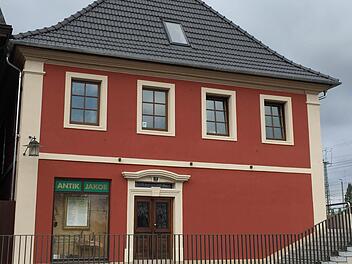 Das Haus Coburger Straße 19 (Paunchy Cats) ist ein gelungenes Beispiel für Fassadensanierung. Ein Förderprogramm der Stadt stellt Gelder hierfür bereit. Foto: Bayerngrund GmbH