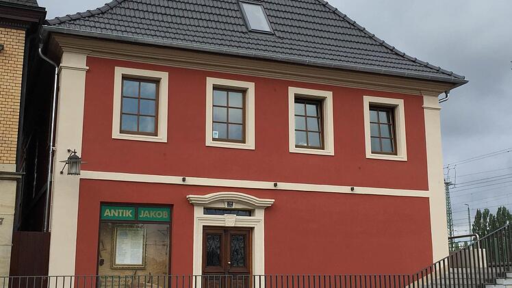 Das Haus Coburger Straße 19 (Paunchy Cats) ist ein gelungenes Beispiel für Fassadensanierung. Ein Förderprogramm der Stadt stellt Gelder hierfür bereit. Foto: Bayerngrund GmbH