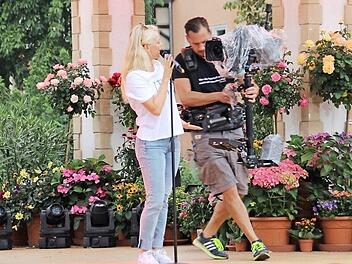 Die Schwedin Julia Lindholm singt Abba-Songs auf Deutsch, die schwerste Aufgabe hat aber der Kameramann - seine Steadycam wiegt 35 Kilo. Foto: Ulrike Nauer