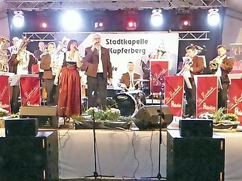 Die "Egerländer Rebellen" heizten die Stimmung an. Foto: Klaus-Peter Wulf