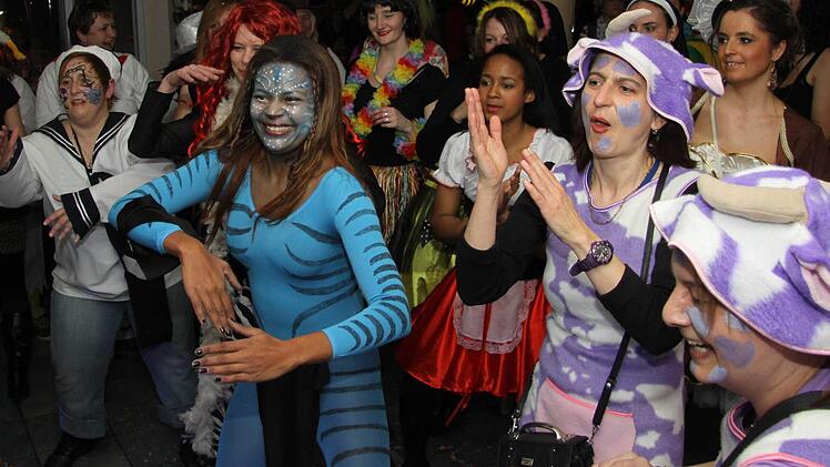Egal ob bei Zumba im Kreisl oder auf der Teufelsparty im Ratskeller - in Herzogenaurach hatten die Frauen ihren Spaß. Fotos: Richard Sänger