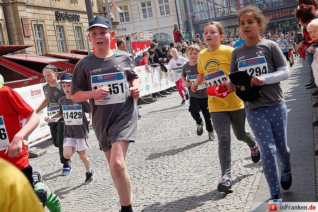 Weltkulturerbelauf 2017 in Bamberg: Der Zieleinlauf am Maxplatz