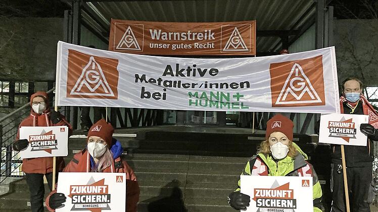 Um den Tarifforderungen in der Textil- und Bekleidungsindustrie Nachdruck zu verleihen, fand bei der Firma Mann + Hummel in Himmelkron ein Warnstreik statt.
