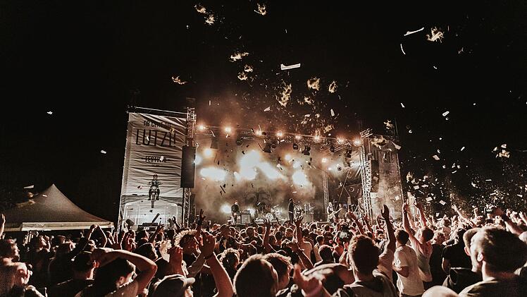 Unter anderem wird die Band "Swiss + Die Andern" in diesem Jahr beim Lutzi-Festival auftreten, das  bis 25. Juni in Rottershausen stattfindet. Die Gruppe polarisiert enorm.
