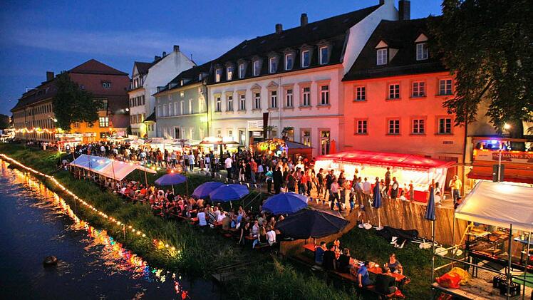 Vielleicht das schönste Volksfest Frankens: Die Sandkerwa in Bamberg. Auch 2016 ist wieder viel Programm rund um die Sandstraße in der Altstadt geboten. Foto: RiegerPress