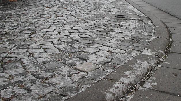Die Stra&szlig;en in Kulmbach waren am Freitagmorgen von einer dicken Eisschicht bedeckt. Foto: Archiv