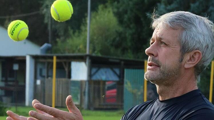 Alexander Krappmann koordiniert den Einsatz der Trainer und unterrichtet die Nachwuchs-Torwarte.Matthias Einwag