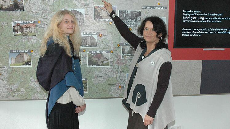 Christel Schäder (rechts) ist beim Burgenwinkel angestellt und wurde von ihrer Tochter Lisa am Sonntag unterstützt.
