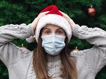 Corona Weihnachten Maske Weihnachtsbaum