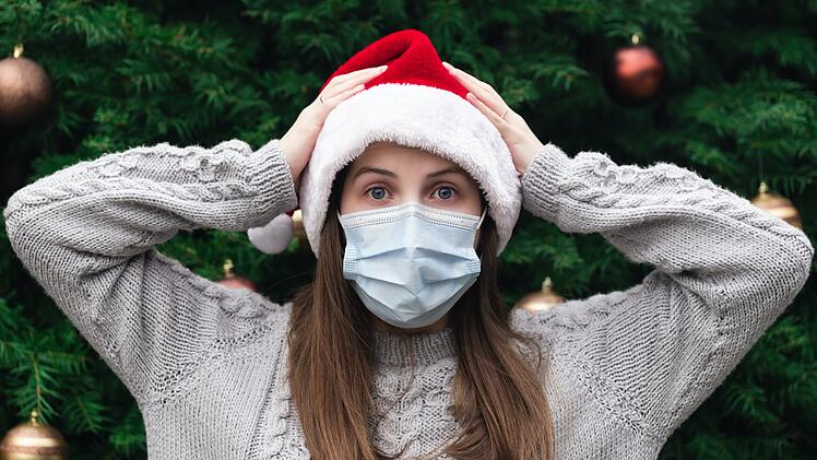 Corona Weihnachten Maske Weihnachtsbaum