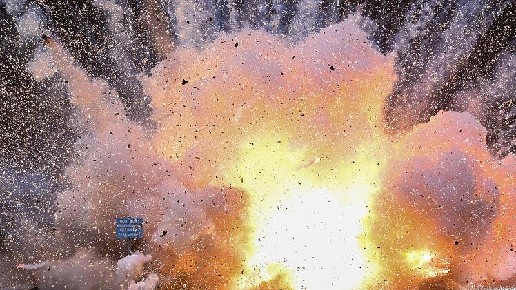 Beim Schnelltest in Kupferberg kann man explosive Erlebnisse haben. Symbolbild: Patrick Pleul/dpa