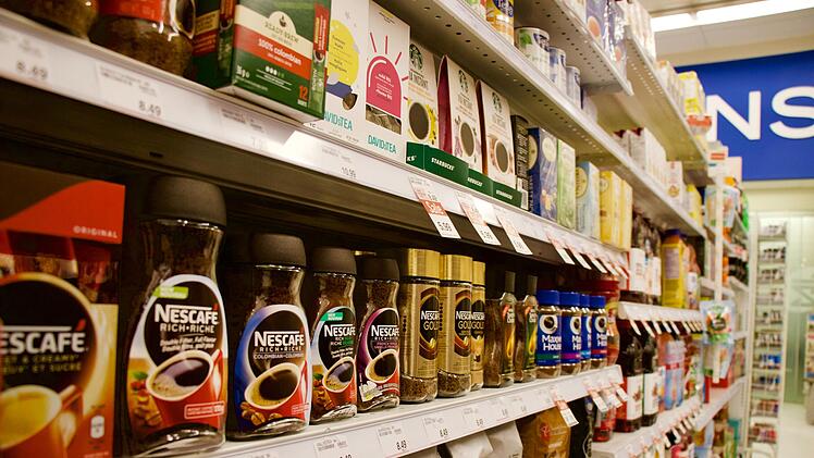 Nestlé erhöht erneut die Preise für Lebensmittel.