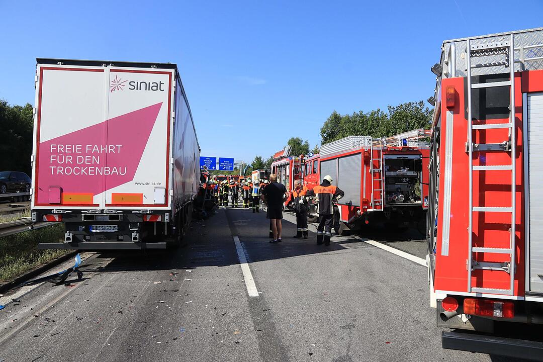 Lkw-Unfall bei Schweinfurt: Es geht um Leben und Tod - und die Rettungsgasse bleibt dicht