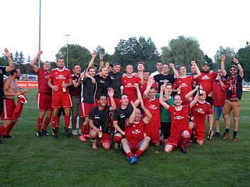 Der TSV 08 Kulmbach hat es heuer in der Relegation besser gemacht als vor einem Jahr und gleich seine erste Chance genutzt: Durch das 1:0 in Heinersreuth gegen den TSV Bindlach kehren die Nullachter in die Kreisliga zurück. Foto: Peter Mularczyk
