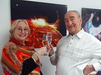 Joachim Schild und li.die Laudatorin Marthy Steller-Vrolyk. Foto: privat