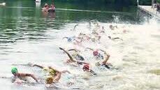 Die Schwimmstrecke f&uuml;r die 2.Liga-Herren in Darmstadt war eng bemessen.