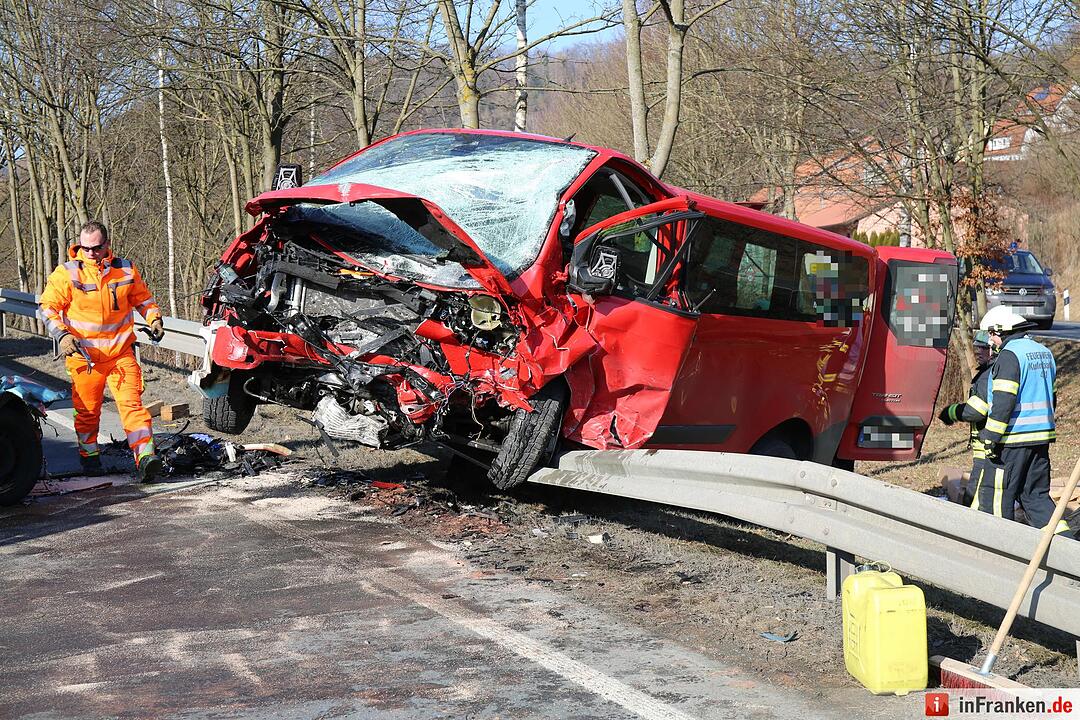 Schwerer Unfall in Kulmbach: Zwei Menschen sterben, ein Mensch wird schwer verletzt
