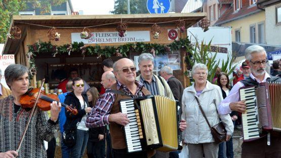 Viele Kapellen sorgen beim 9. Rhöner Wurstmarkt am 13. und 14. Oktober für Stimmung. Die Open-Air-Feinschmeckermesse  findet im fränkischen Ostheim v.d. Rhön statt. Tonya Schulz