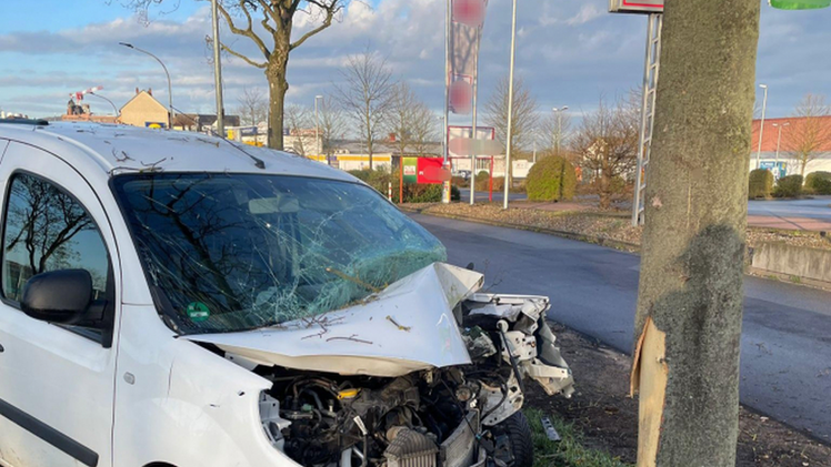 Unfall in Bamberg: Aufmerksamer Autofahrer alarmiert Rettungskräfte