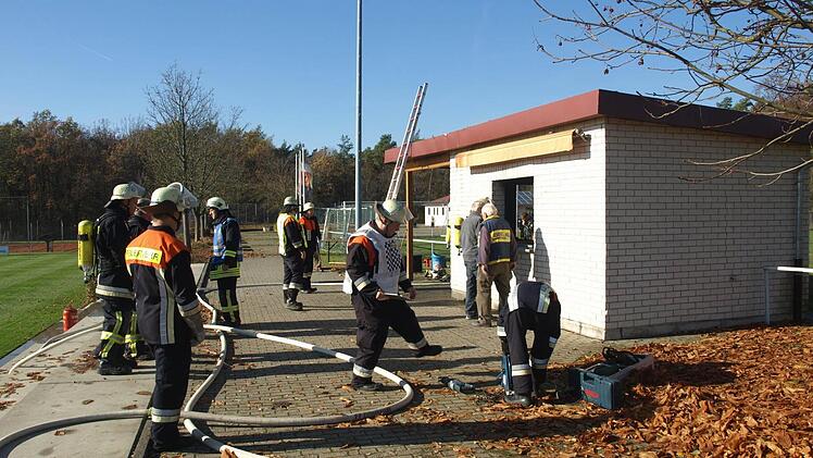 24 Einsatzkräfte aus Eltingshausen und Oerlenbach waren vor Ort. Foto: Stefan Geiger