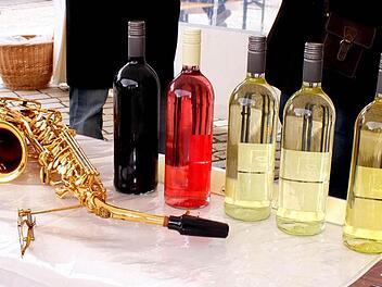 Musik und Wein, das passt zusammen. Beim Sander Korb- und Weinmarkt gab es viele Attraktionen für die Gäste aus Nah und Fern. Foto: ab