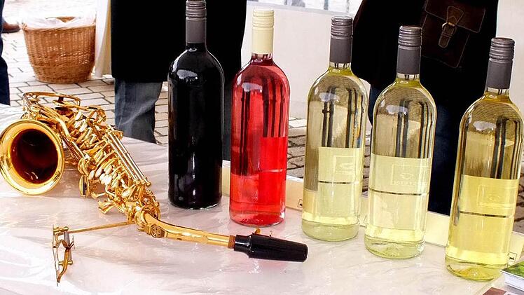 Musik und Wein, das passt zusammen. Beim Sander Korb- und Weinmarkt gab es viele Attraktionen für die Gäste aus Nah und Fern. Foto: ab