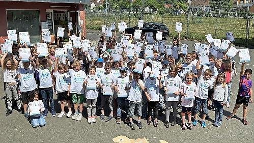 Kicken für Kinder in Not – da waren die Grundschüler mit Begeisterung dabei.