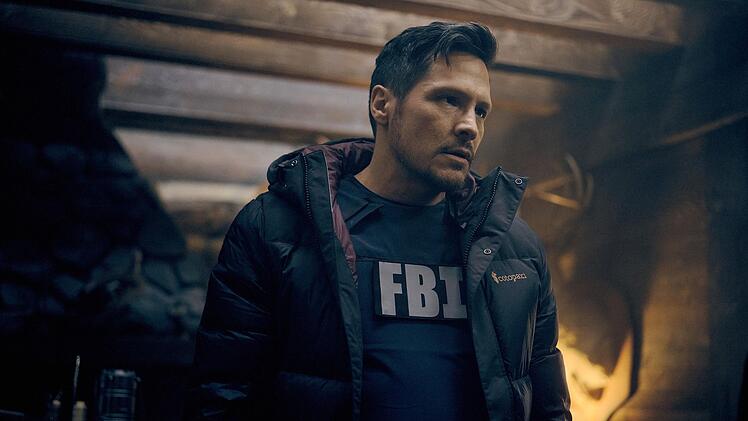 Den Superverbrechern auf der Spur: Oliver Odell (Nick Wechsler), der fr&uuml;her mal was hatte mit seiner Chefin, Rebecca "Bex" Henderson.