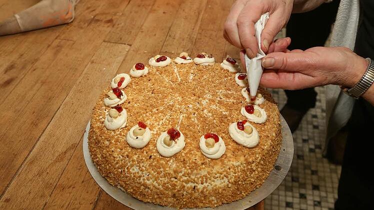 Krokanttorte Schritt für Schritt Foto: Barbara Herbst