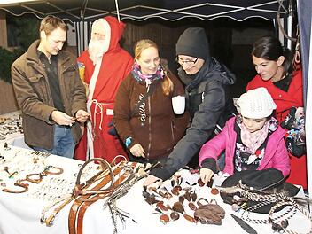 Der Weihnachtsmarkt des Reitvereins Stöppach kam gut an. Besonders gefragt waren Handarbeitsartikel.  Foto: Michael Stelzner