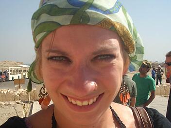 Alexandra Gehres lebt derzeit in Ägypten und unterrichtet Deutsch und Erdkunde.