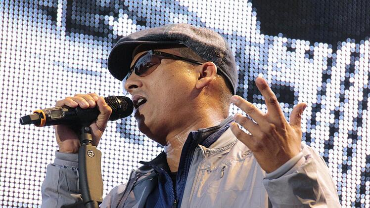 Xavier Naidoo machte seine Fans am Samstag im Forchheimer Jahnstadion glücklich. Foto: Josef Hofbauer