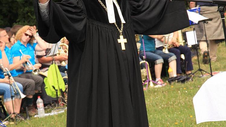 Landesbischof Heinrich Bedford-Strohm spendet den Segen.