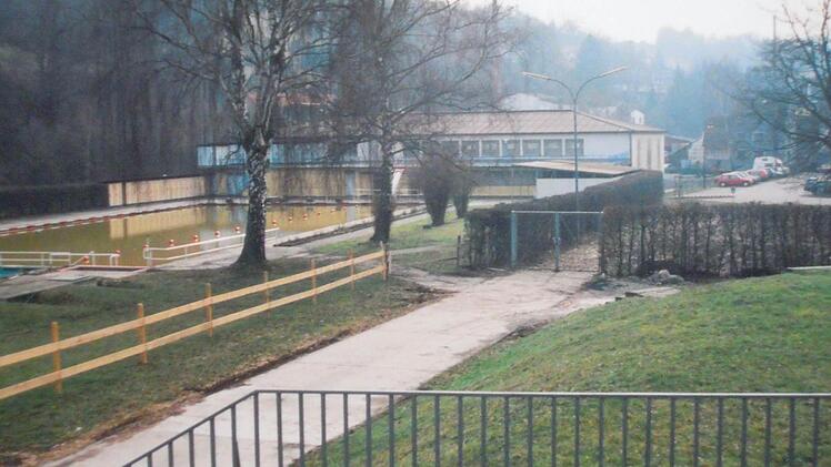 Vorgänger der Sinnflut: Das Hallenbad mit Außenbecken. Foto: Therme Sinnflut