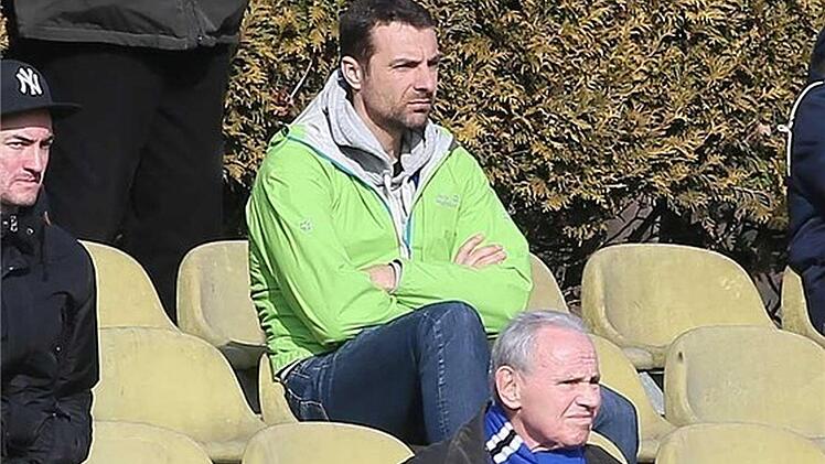 Hier noch in der Rolle des Zuschauers, wird Christian Springer am Samstag um 16 Uhr sein Trainer-Debüt bei Jahn Forchheim feiern, wenn das Auswärtsspiel beim FC Eintracht Bamberg ansteht.  Foto: Sebastian Baumann