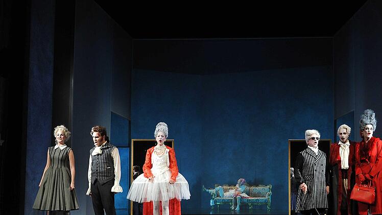 Turbulente Verwechslungen: Szene aus der Neuinszenierung von "Figaros Hochzeit" am Landestheater Coburg.Foto: Andrea Kremper