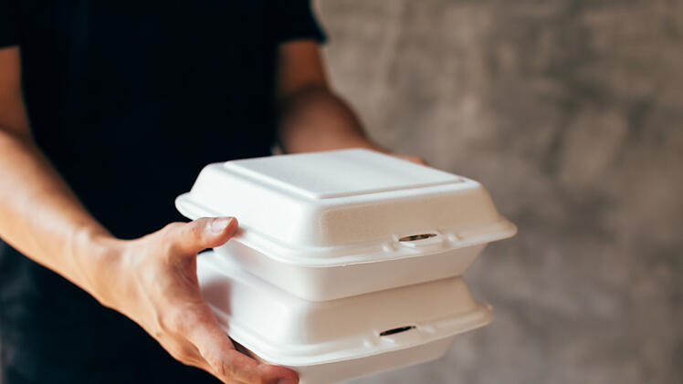 Essen zum Abholen, Take-away, Warmhalte-Box. Lieferdienst, Lieferung.