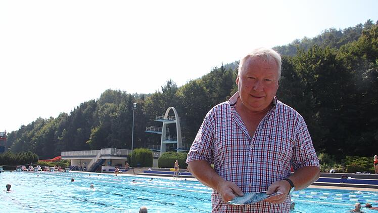 Gerhard Spindler war 42 Jahre lang Schwimmmeister im Frei- und Hallenbad. Bereits als Jugendlicher hatte er Spaß am Wassersport und machte sein Hobby schließlich zum Beruf.