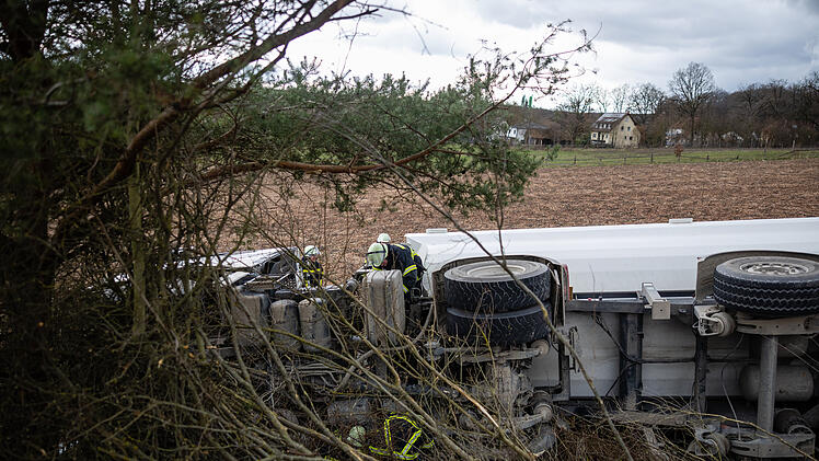 Leichendorf: Lkw-Fahrer (51) stirbt nach Unfall auf K F&Uuml; 19