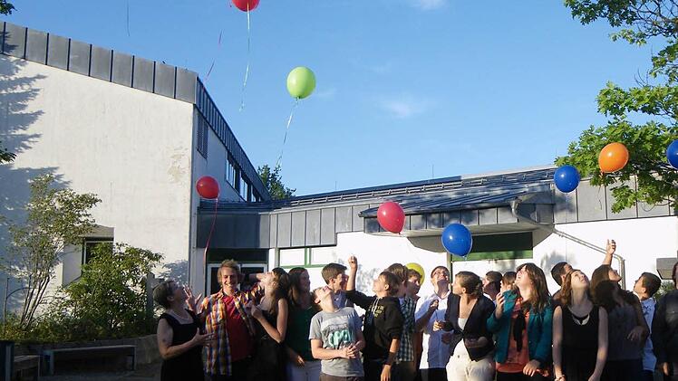Die Ballons steigen auf