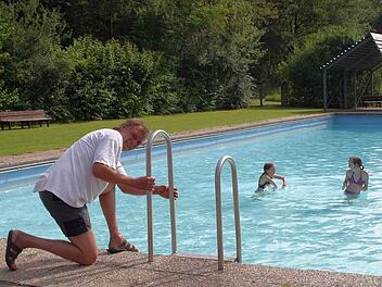 Klein, aber fein ist das Freibad von Autenhausen. Die Freien Wähler suchten jetzt gemeinsam mit den Bürgern des Ortes nach Ideen für die Zukunft der Einrichtung.Foto: CT-Archiv