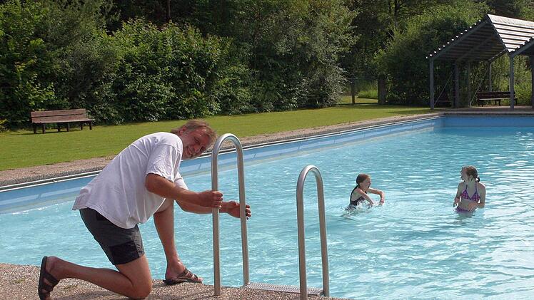 Klein, aber fein ist das Freibad von Autenhausen. Die Freien Wähler suchten jetzt gemeinsam mit den Bürgern des Ortes nach Ideen für die Zukunft der Einrichtung.Foto: CT-Archiv