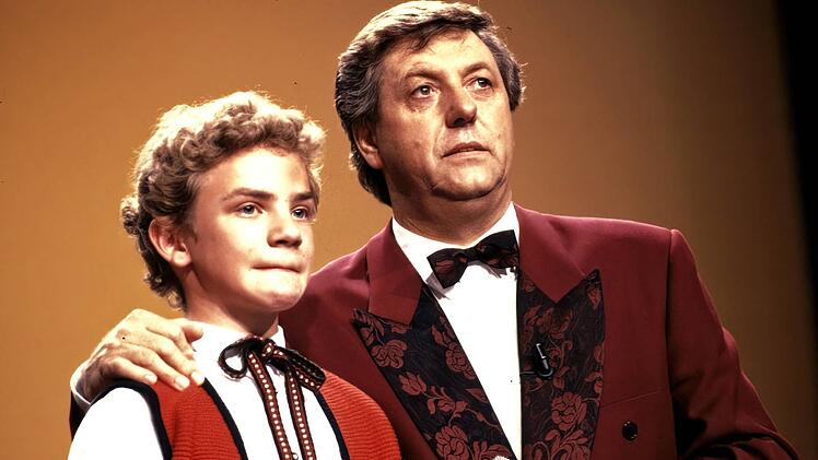 So fing alles an: "Musikantenstadl"-Moderator Karl Moik (rechts) entdeckte Stefan Mross bei einer Hochzeit, schon bald darauf stand der 13-Jährige erstmals auf einer TV-Bühne.