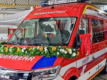 Das neue Mehrzweckfahrzeug der Feuerwehr Ebermannstadt wurde eingeweiht.