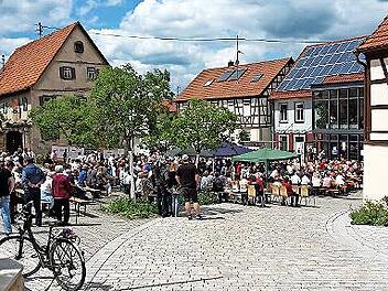 „Bühne frei“ heißt es bei der vierten Auflage des Musikfestivals Hofheimer Land. Das Foto zeigt Eindrücke vom Festival 2017 in Aidhausen.