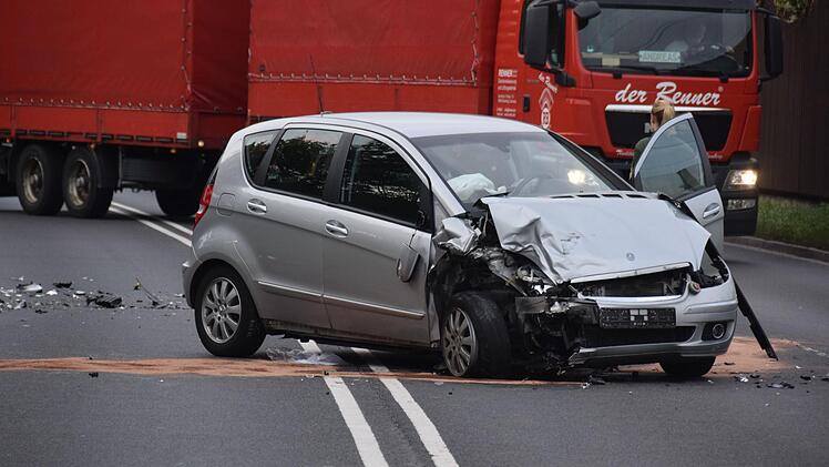 Am Berliner Ring in Bamberg hat sich am Mittwochabend ein Unfall ereignet. Foto: Ronald Rinklef