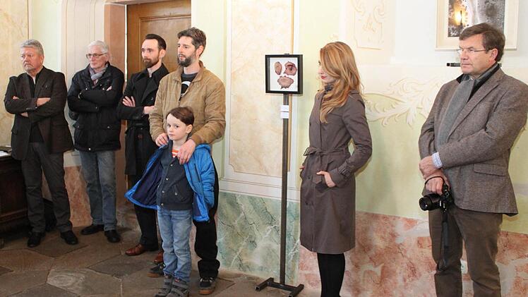 Freuten sich über den zahlreichen Besuch bei der Vernissage: Laudator Dieter Kraft, Sigbert Mantel, Zweiter Vorsitzender des Heimatgeschichtlichen Arbeitskreises Ebelsbach, die Künstler Paul Reitz, Michael Kuhn und Michaela Reitz sowie Hausherr Bürgermeister Walter Ziegler (von links).