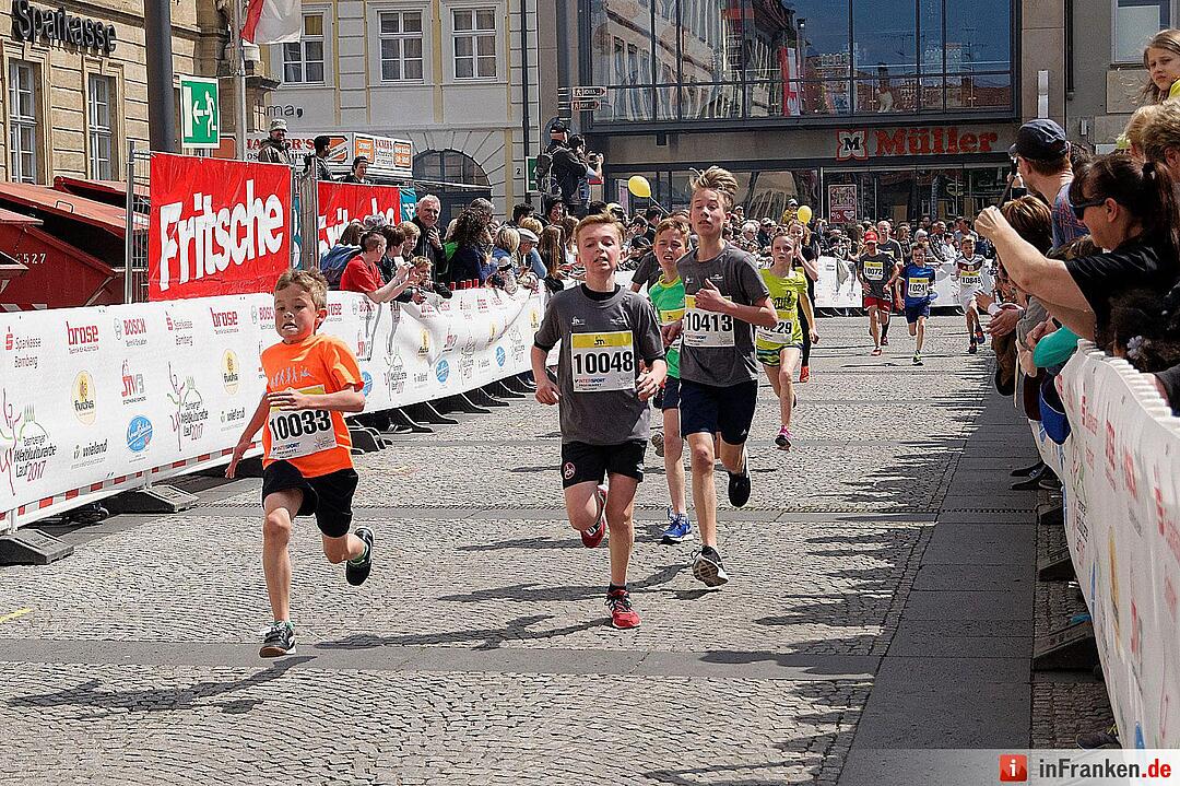Weltkulturerbelauf 2017 in Bamberg: Der Zieleinlauf am Maxplatz