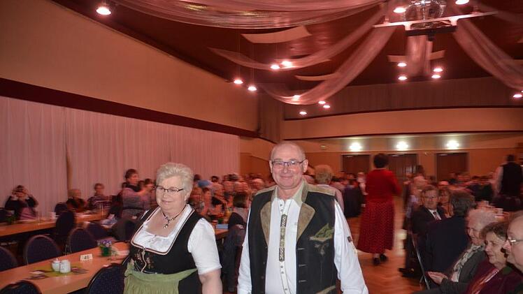 Große und kleine Models faszinierten mit einem farbenfrohen Augenschmaus und sorgten für viel Spaß mit einer Trachtenmodenschau