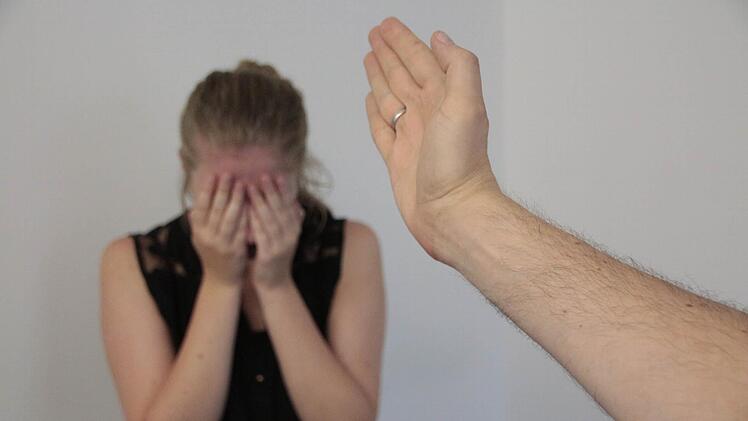 Dreimal während einer Bewährungszeit wurde ein 26-jähriger Kulmbacher straffällig. Jetzt muss er hinter Gitter. Symbolfoto: BR-Archiv